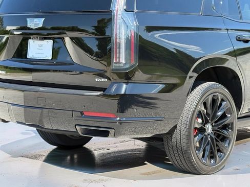 Used 2026 Cadillac Escalade Platinum Sport w/ LPO, ONYX Package AWD/4WD image 17