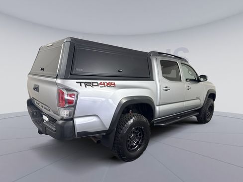 Used 2022 Toyota Tacoma TRD Off-Road AWD/4WD image 7