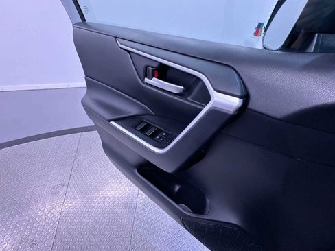 Used 2024 Toyota RAV4 XLE AWD/4WD image 30