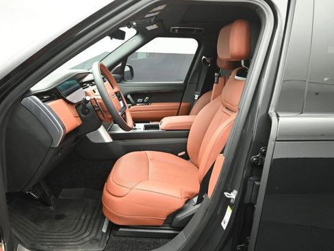Used 2025 Land Rover Range Rover SV AWD/4WD image 10