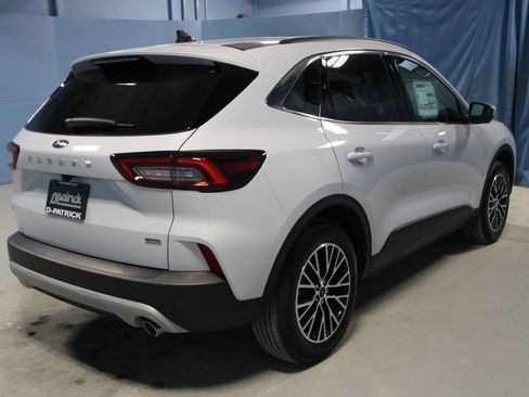 Used 2025 Ford Escape SE w/ PHEV Premium Package image 35