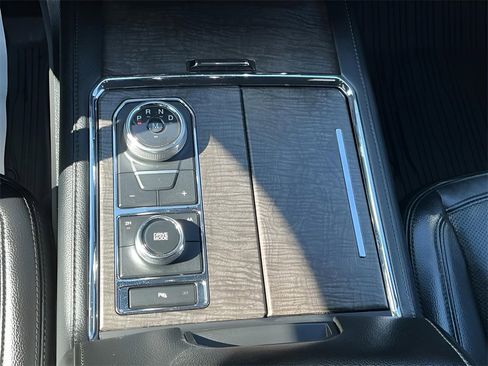 Used 2020 Ford Expedition Limited image 37