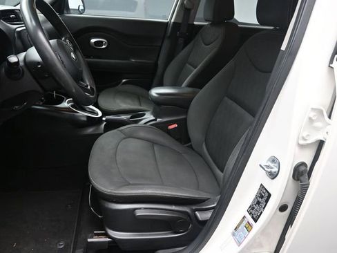 Used 2019 Kia Soul image 2