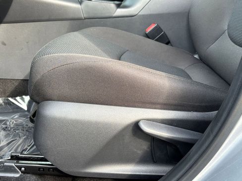 Used 2025 Toyota RAV4 LE AWD/4WD image 27