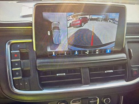 Used 2021 Chevrolet Suburban LT w/ LT Signature Package RWD image 6