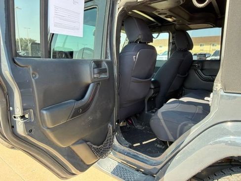Used 2017 Jeep Wrangler Unlimited Sahara AWD/4WD image 17