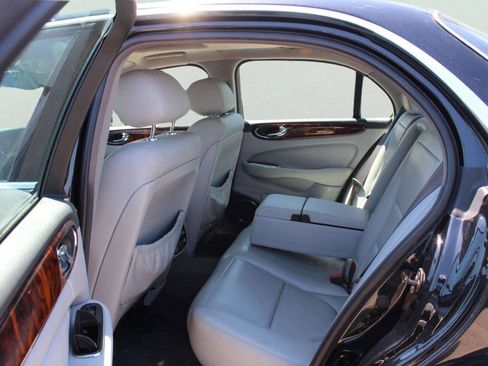 Used 2004 Jaguar XJ8 RWD image 7