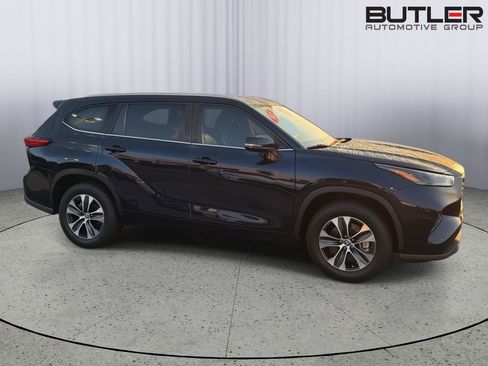 Used 2023 Toyota Highlander XLE FWD image 7