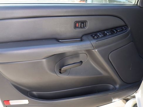 Used 2006 Chevrolet Silverado 2500 LT w/ Heavy-Duty Power Package image 10