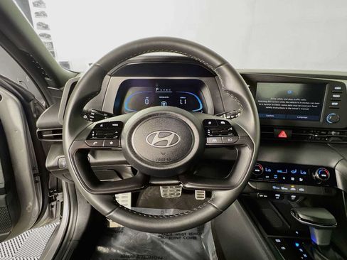 Certified 2025 Hyundai Elantra Sport FWD image 11