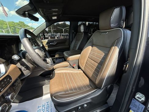 Used 2025 GMC Yukon Denali Ultimate AWD/4WD image 13