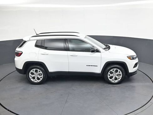 Used 2024 Jeep Compass Latitude AWD/4WD image 24