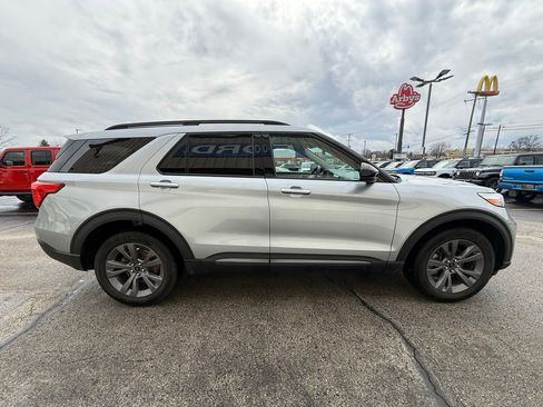 Used 2023 Ford Explorer XLT w/ Equipment Group 202A image 7