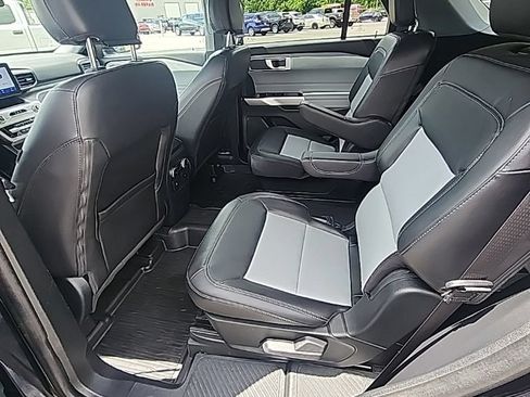 Used 2023 Ford Explorer XLT w/ Equipment Group 202A AWD/4WD image 15