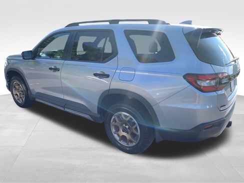 Used 2024 Honda Pilot TrailSport image 6