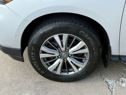 Used 2019 Nissan Pathfinder S image 39