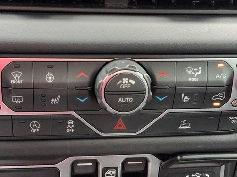Certified 2026 Jeep Wrangler Unlimited Rubicon AWD/4WD image 23