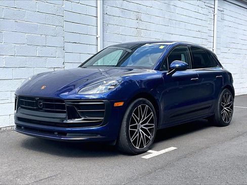 Certified 2023 Porsche Macan AWD/4WD image 1