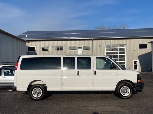 Used 2025 Chevrolet Express 3500 LT w/ LT Preferred Equipment Group RWD image 10