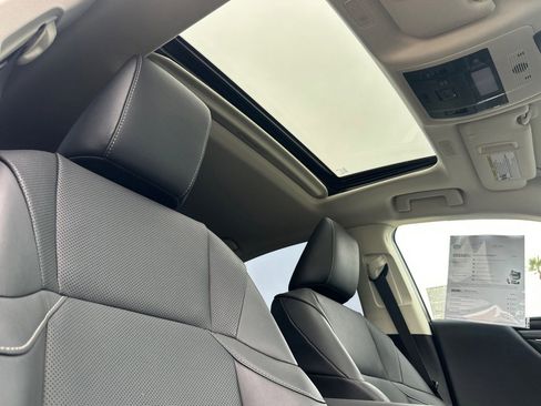 Certified 2022 Lexus ES 350 w/ Premium Package image 19