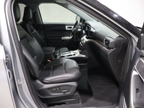 Used 2022 Ford Explorer XLT AWD/4WD image 22
