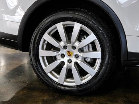 Used 2018 Porsche Cayenne S image 57