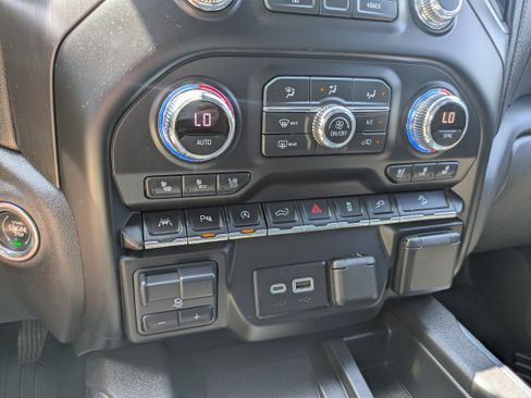 Used 2020 GMC Sierra 1500 AT4 w/ AT4 Premium Package image 17