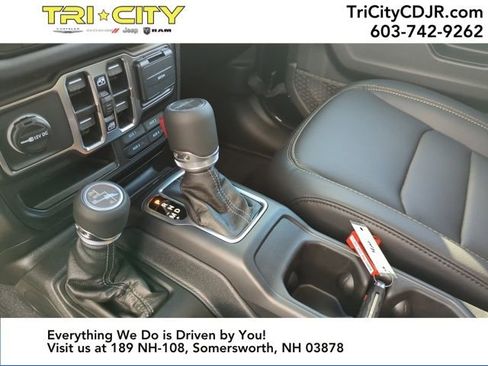 New 2025 Jeep Gladiator Sport image 23