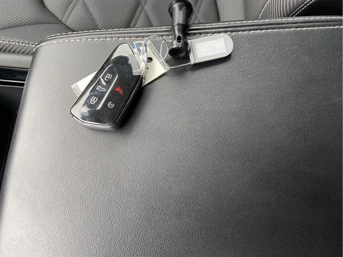 Used 2024 Volkswagen Atlas Cross Sport SE image 33