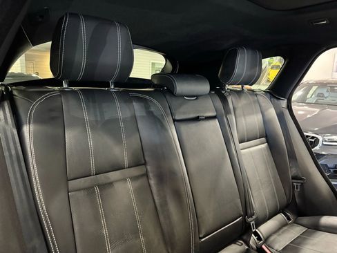 Used 2020 Land Rover Range Rover Velar S image 18