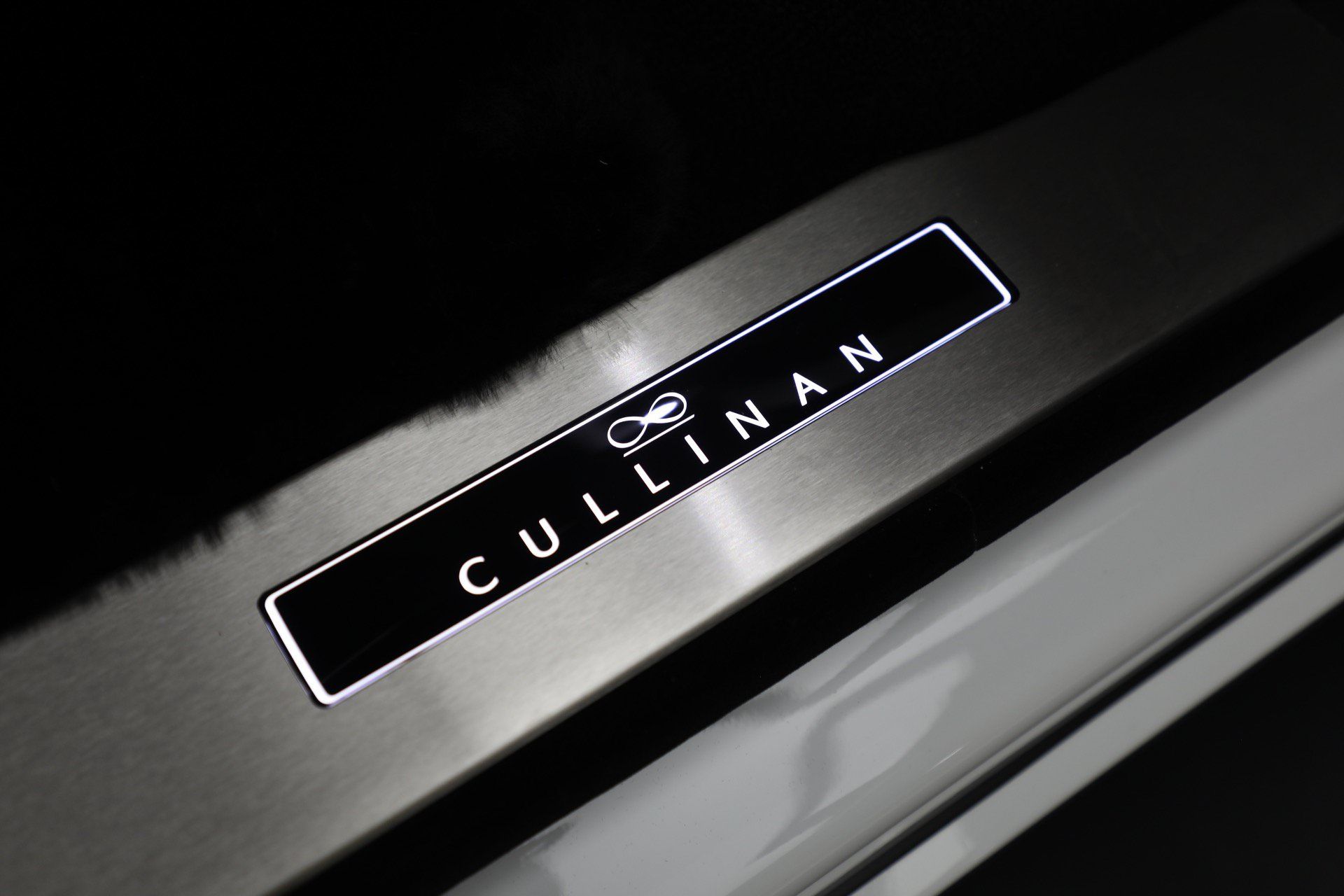 Certified 2025 Rolls-Royce Cullinan Black Badge AWD/4WD image 31