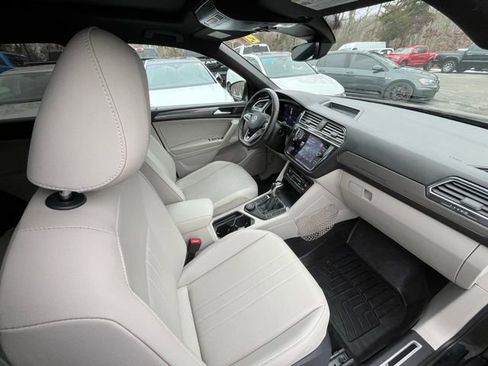 Certified 2022 Volkswagen Tiguan SE R-Line image 24