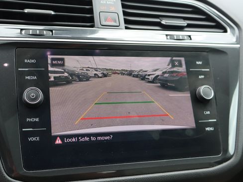 Used 2019 Volkswagen Tiguan SEL Premium AWD/4WD image 17