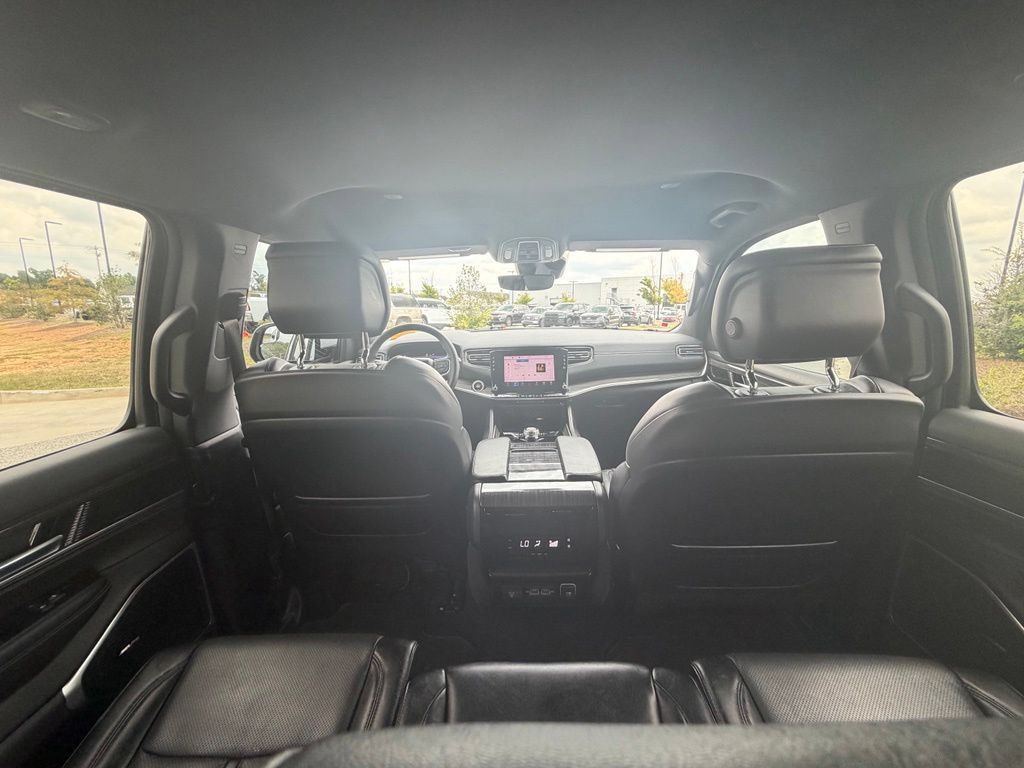 Used 2022 Jeep Wagoneer Series II AWD/4WD image 42