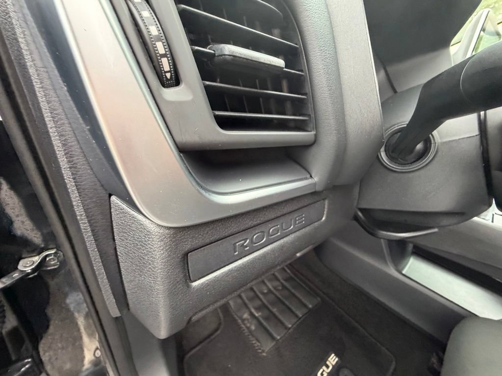 Used 2024 Nissan Rogue S AWD/4WD image 16