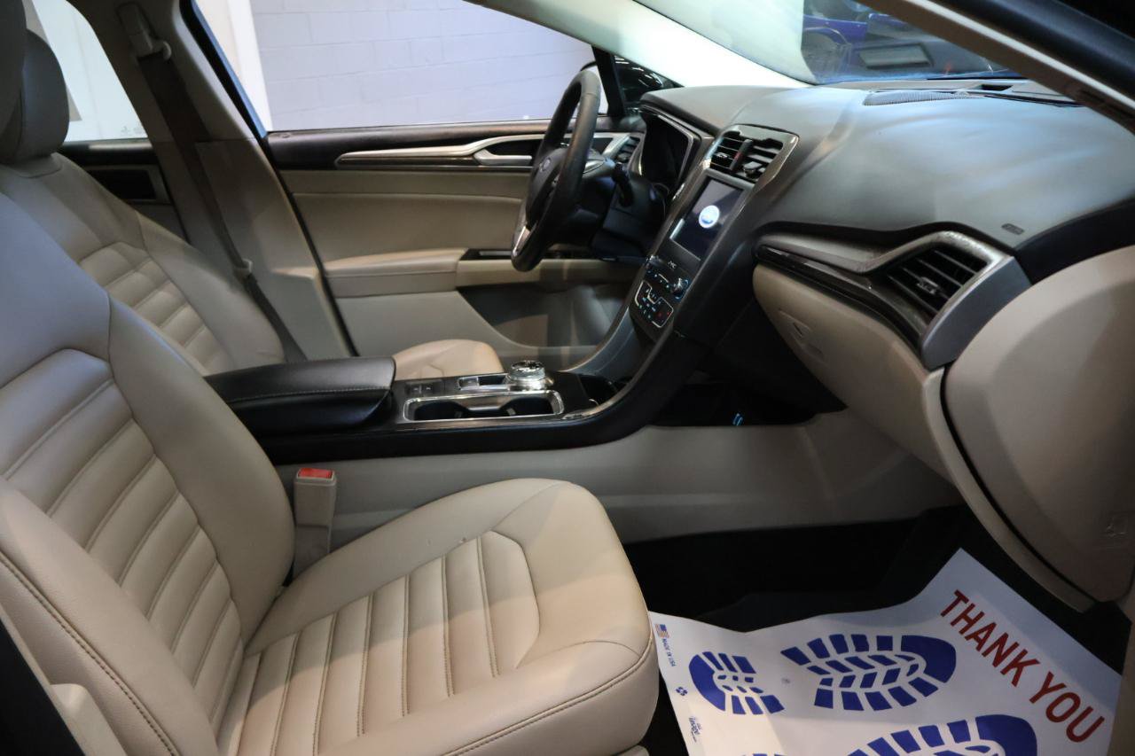 Used 2020 Ford Fusion SEL FWD image 19