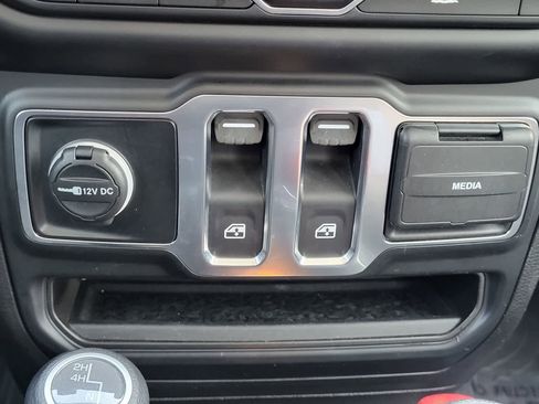 Used 2022 Jeep Wrangler Willys image 22