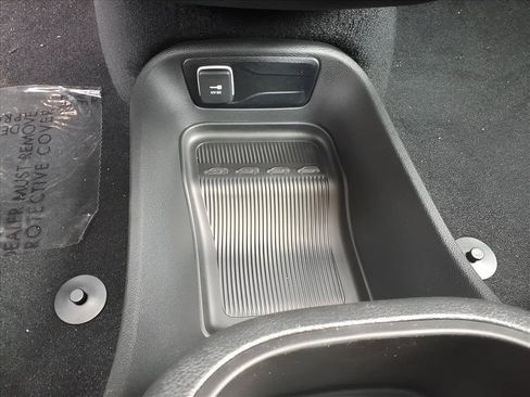 New 2026 Chrysler Pacifica Select AWD/4WD image 9