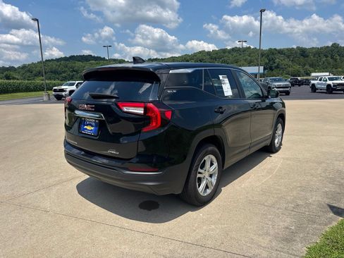 Used 2024 GMC Terrain SLE AWD/4WD image 4