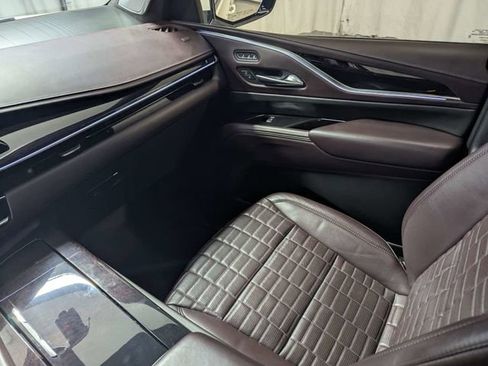 Used 2022 Cadillac Escalade Sport Platinum w/ LPO, Floor Liner Package AWD/4WD image 8