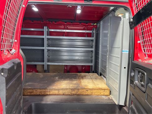 Used 2017 GMC Savana 3500 image 14