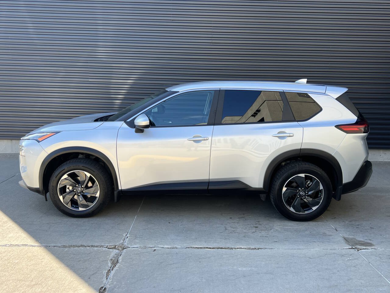 Used 2023 Nissan Rogue SV AWD/4WD image 9