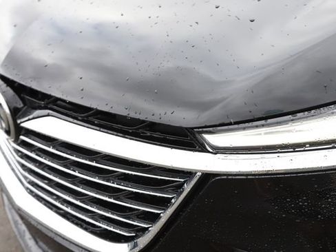 Used 2022 Buick Enclave Essence FWD image 11