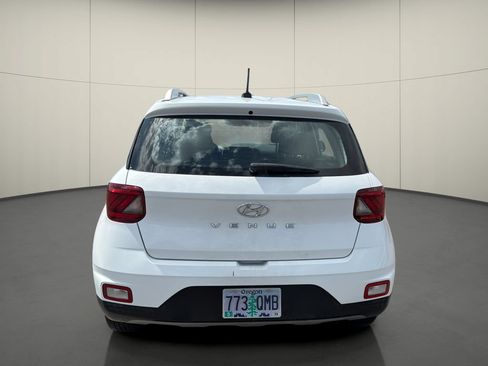 Used 2025 Hyundai Venue SEL FWD image 6