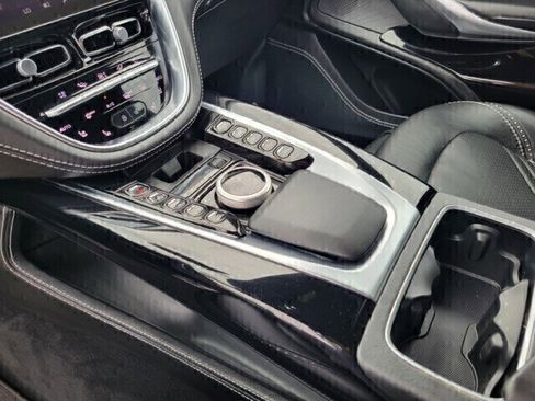 Used 2021 Aston Martin DBX image 17