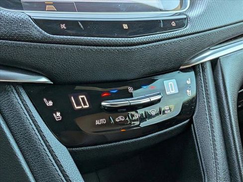 Used 2021 Cadillac XT5 Premium Luxury image 14