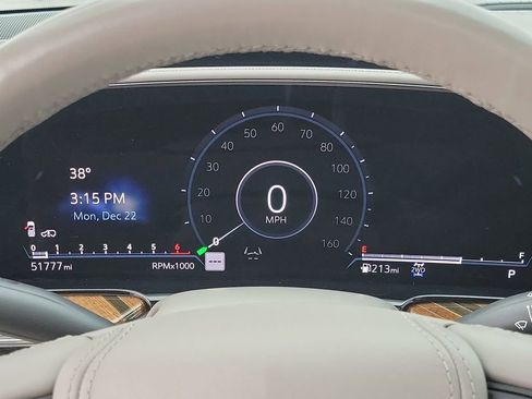 Certified 2022 Cadillac Escalade Premium Luxury Platinum image 30