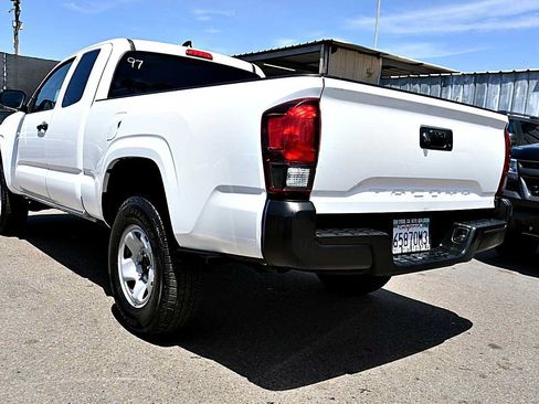 Used 2022 Toyota Tacoma SR RWD image 5