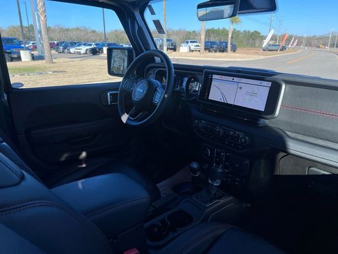 Used 2025 Jeep Gladiator Rubicon image 19