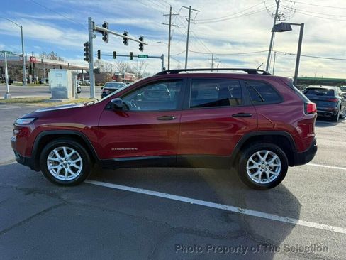 Used 2017 Jeep Cherokee Sport image 10